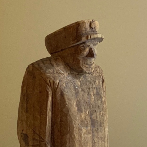 Vintage small hand-carved wooden statue - Picture 3 of 5